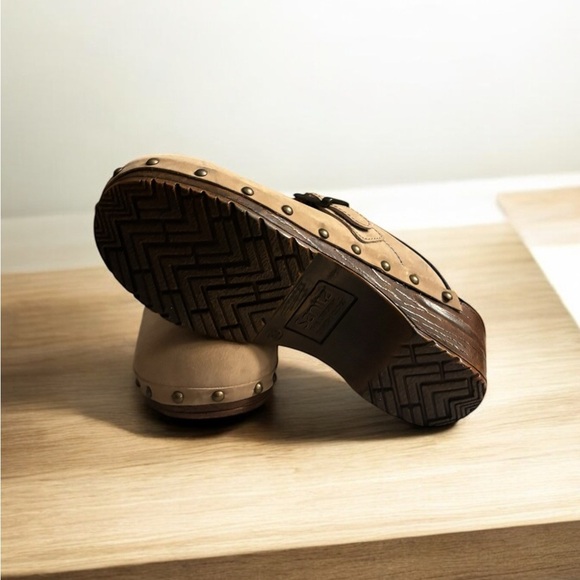 Sanita Women's Kristel Tan ClogsSize 38. - Picture 5 of 6